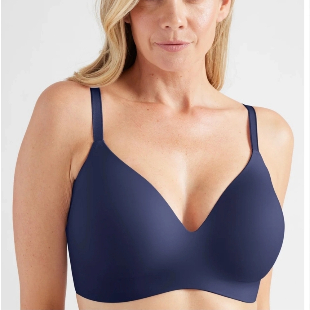 Knix WingWoman Contour wireless bra in the color Midnight